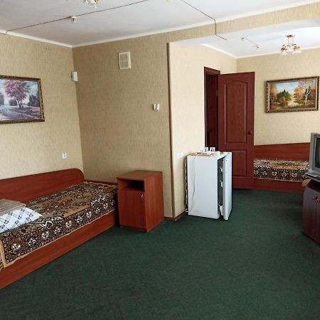 Hotel "Nizhyn" Extérieur photo