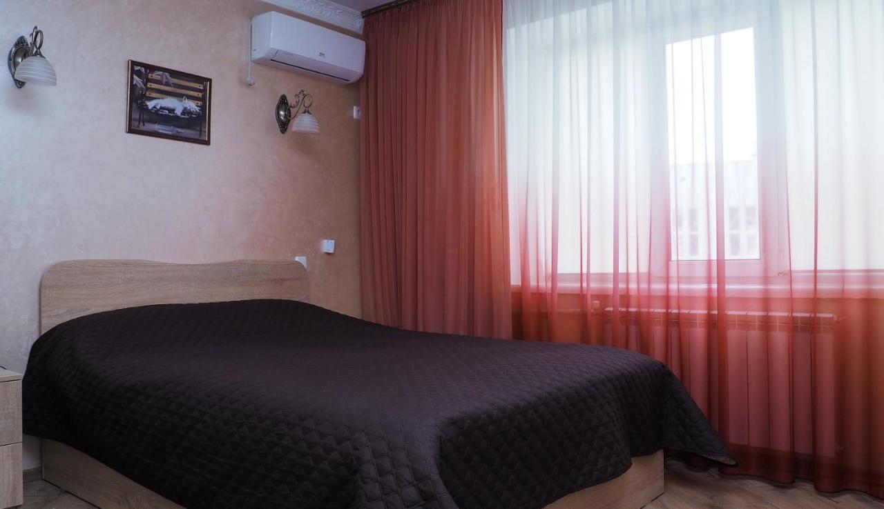 Hotel "Nizhyn" Extérieur photo