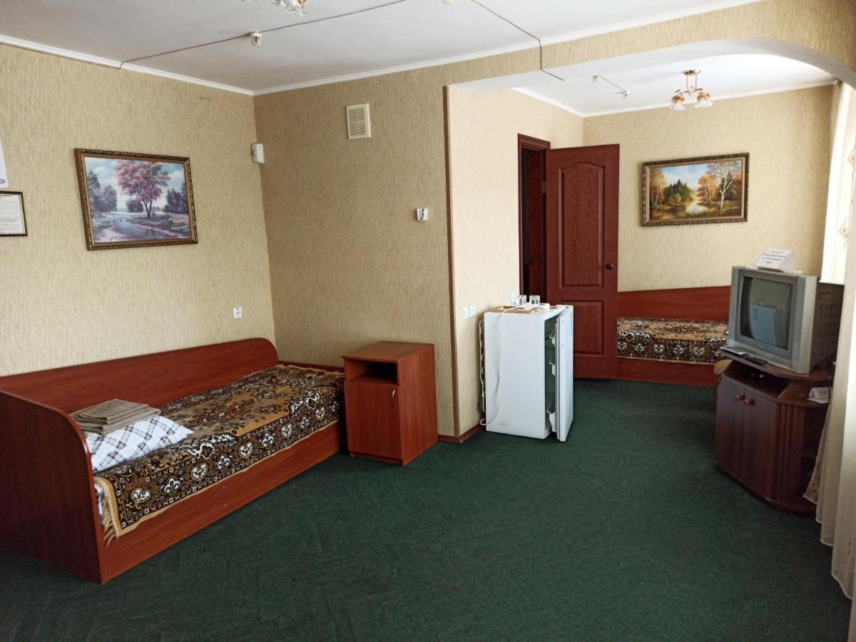 Hotel "Nizhyn" Extérieur photo