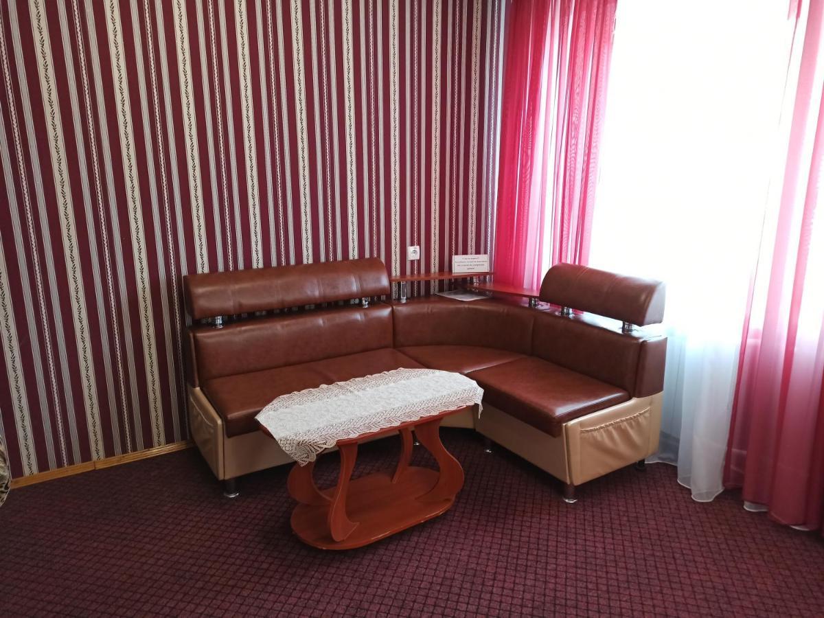 Hotel "Nizhyn" Extérieur photo