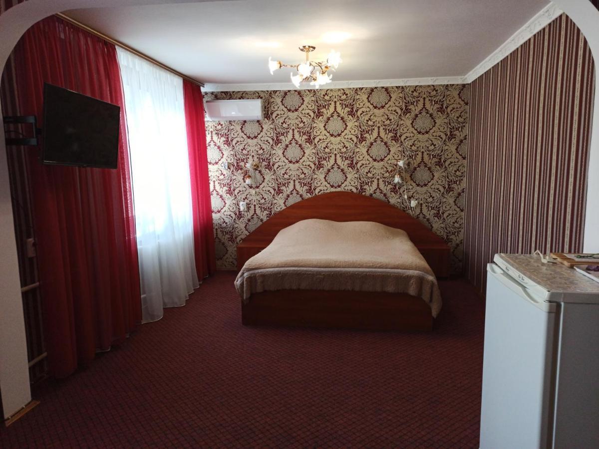 Hotel "Nizhyn" Extérieur photo