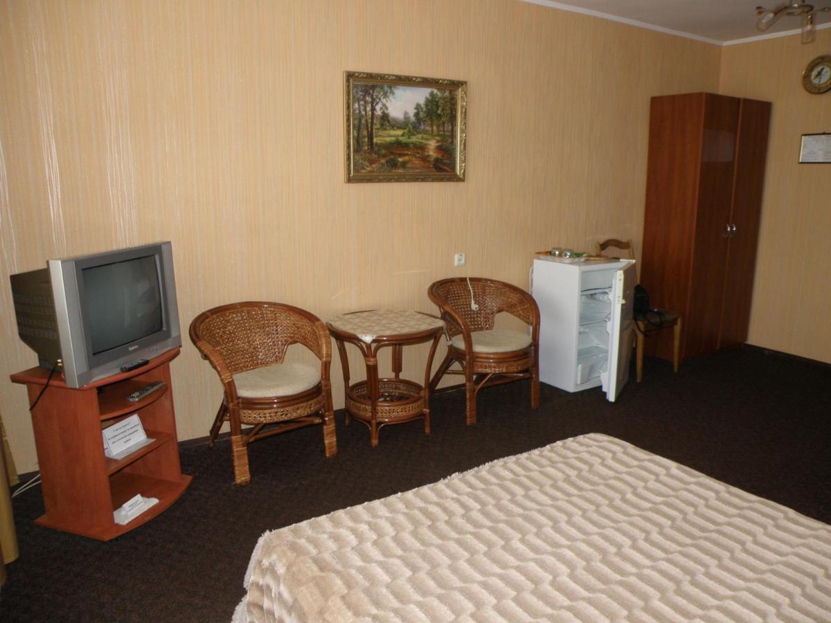 Hotel "Nizhyn" Extérieur photo