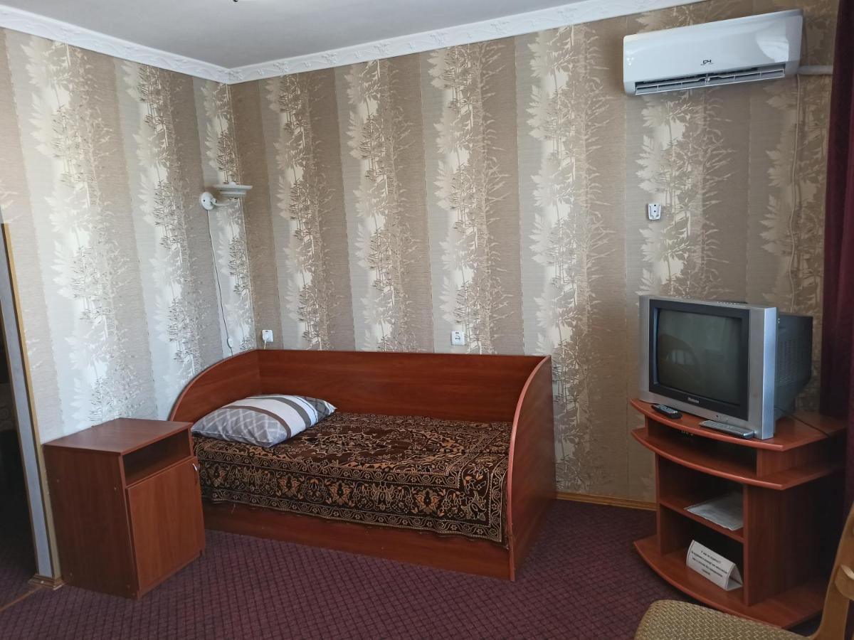 Hotel "Nizhyn" Extérieur photo