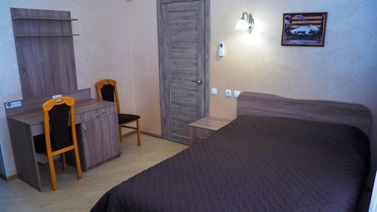 Hotel "Nizhyn" Extérieur photo